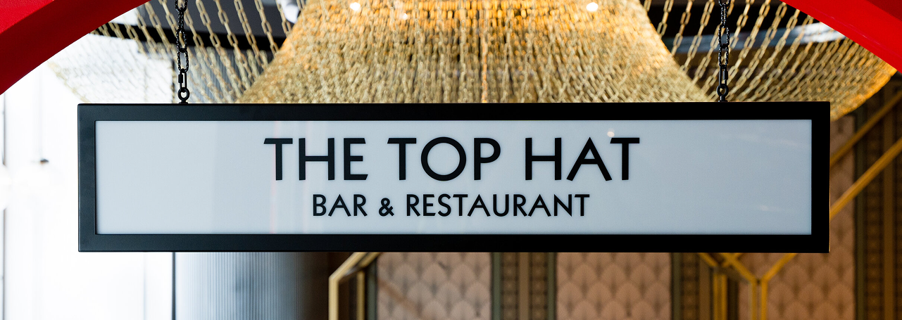 品尝顶帽餐厅的斯特兰鸡尾酒